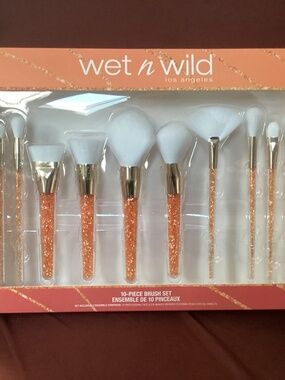 Wet n Wild 10 pc brush set New in box